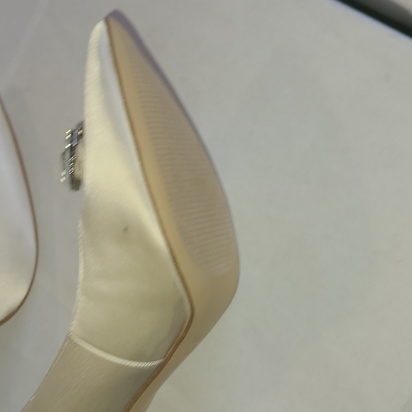 Nine West Women's Trulove2 Pump, White Satin, Size 5.5 M - Picture 2 of 10